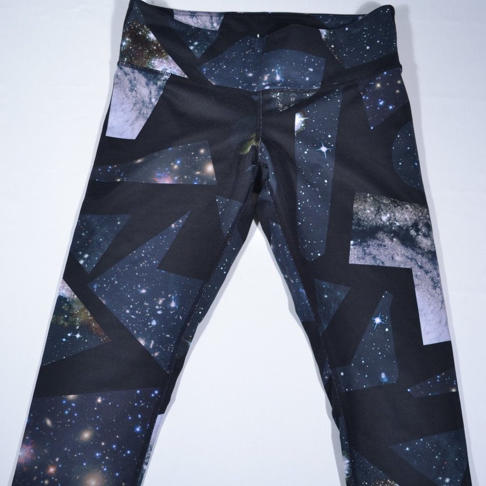 EUC ALO YOGA GALAXY PRINT CAPIS, SMALL